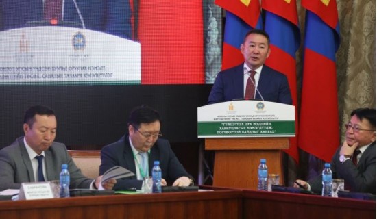 “шаварт унасан шарын эзэн” хүчтэй буюу үндсэн хуулийн зөвшилцөх хэлэлцүүлэг эхэллээ
