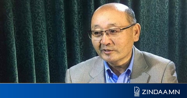 Л. Мөнхтөр: унааны ганц морьтой хүн шиг монгол хэлнээсээ дөрөө мултлуузай
