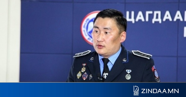 Замын цагдааг алгадсан эмэгтэйн жолооны эрхийг хаслаа