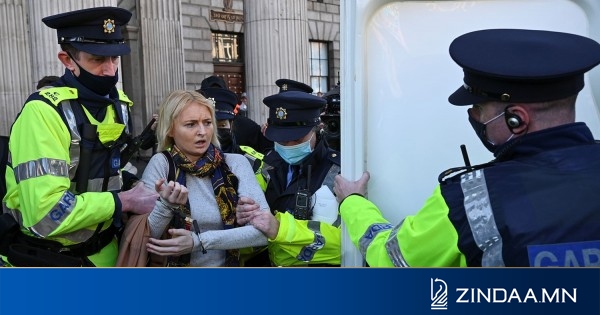 ФОТО: Гэгээн Патрикийн өдөр Хөл хорионы эсрэг жагсаал болон хувирлаа